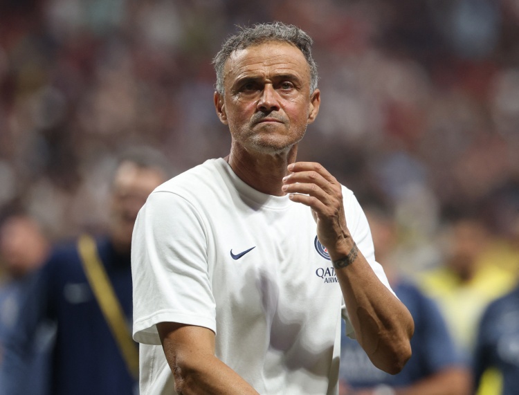 开云APP-巴黎官方：恩里克遭遇自行车事故锁骨骨折，将接受手术治疗