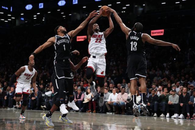 西蒙斯归来撑起锋线 篮网防守能冲进联盟前十吗？